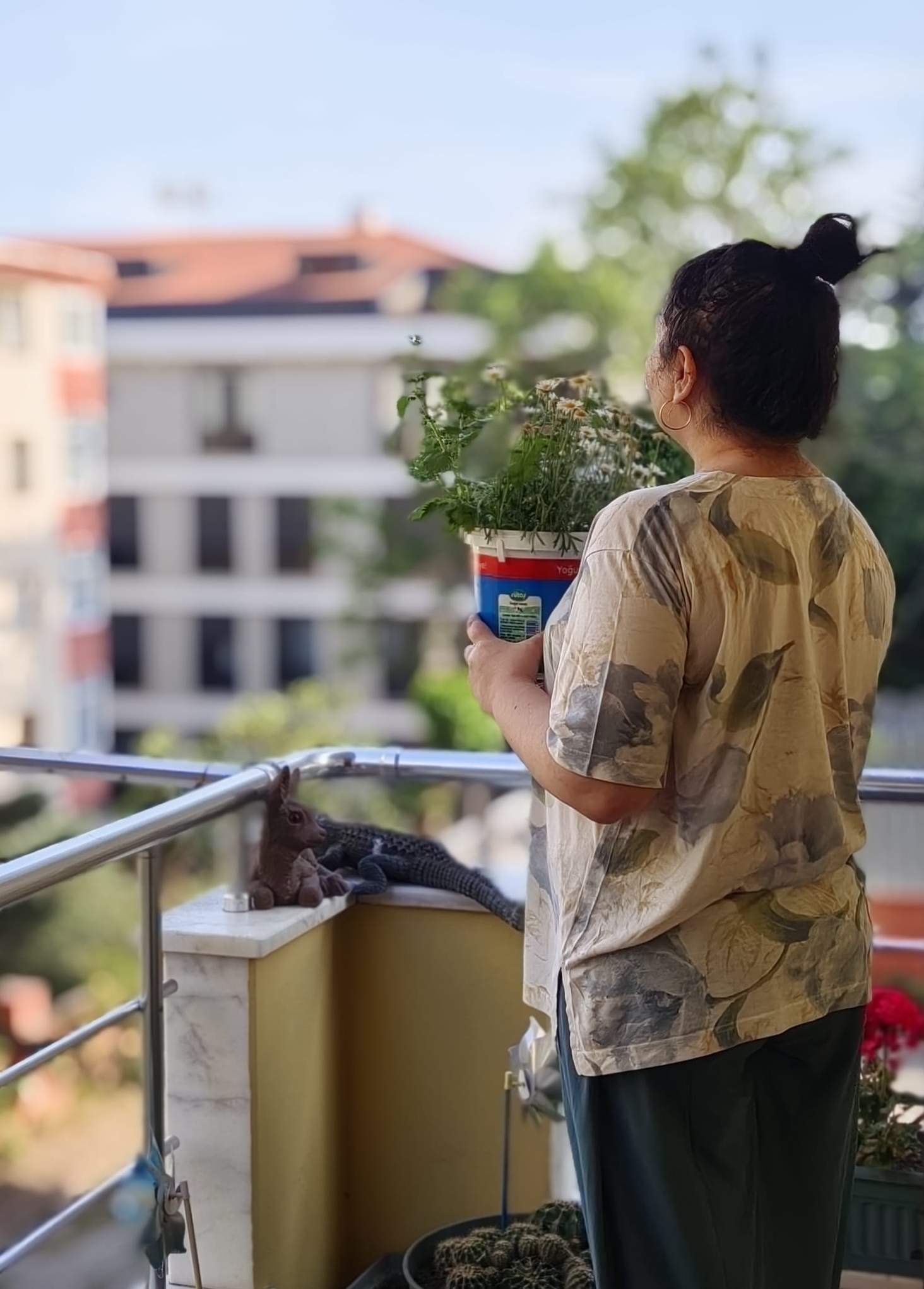 Jasmine van Plantverhaal met planten op haar balkon